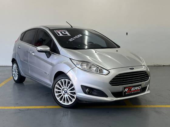 FORD FIESTA 1.6 TITANIUM HATCH 16V FLEX 4P POWERSHIFT FORD FIESTA 1.6 TITANIUM HATCH 16V FLEX 4P POWERSHIFT